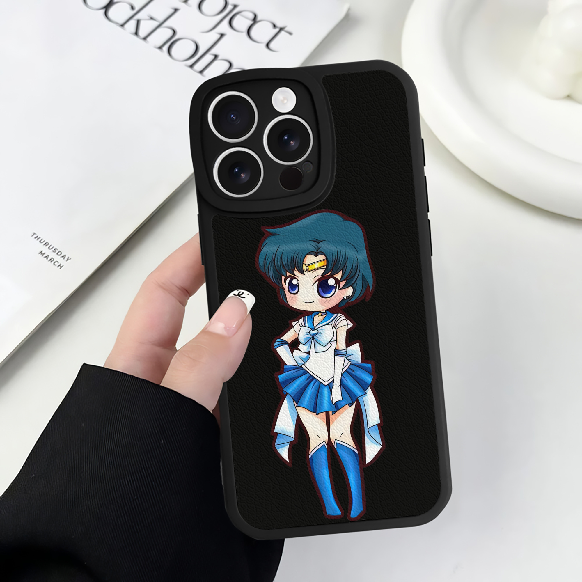 （画像用） 美少女戦士セーラームーン 水野 亜美 みずの あみ Sailor Moon Mizuno Ami 【iPhone 16シリーズ対応】シリコンスマホケース（レザー調） 材質：シリコン